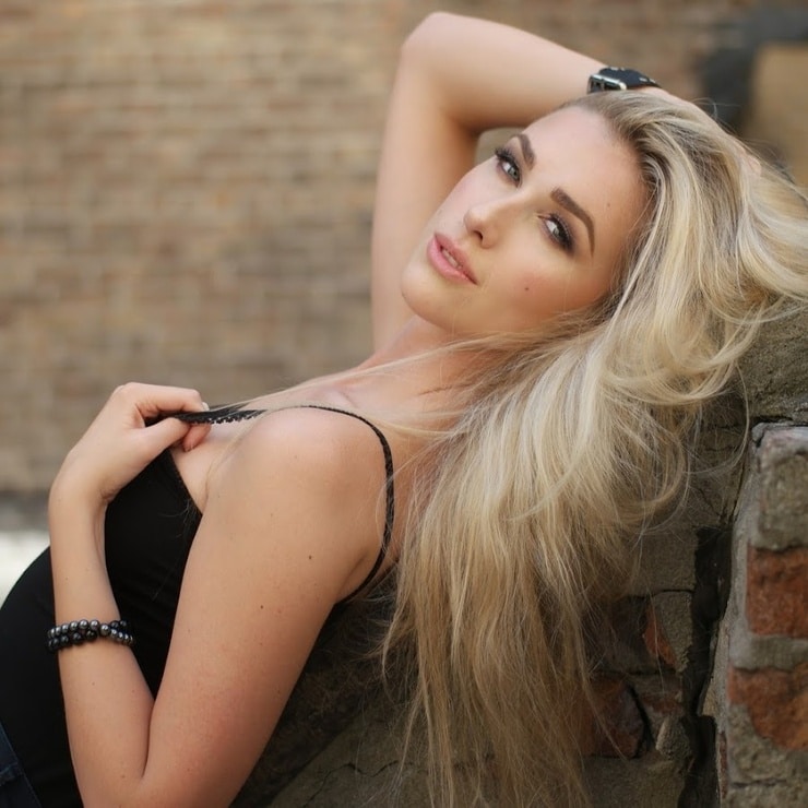 Noelle Foley Noelle Foley