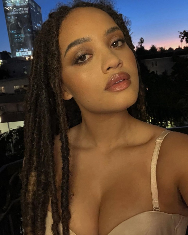 Kiersey Clemons