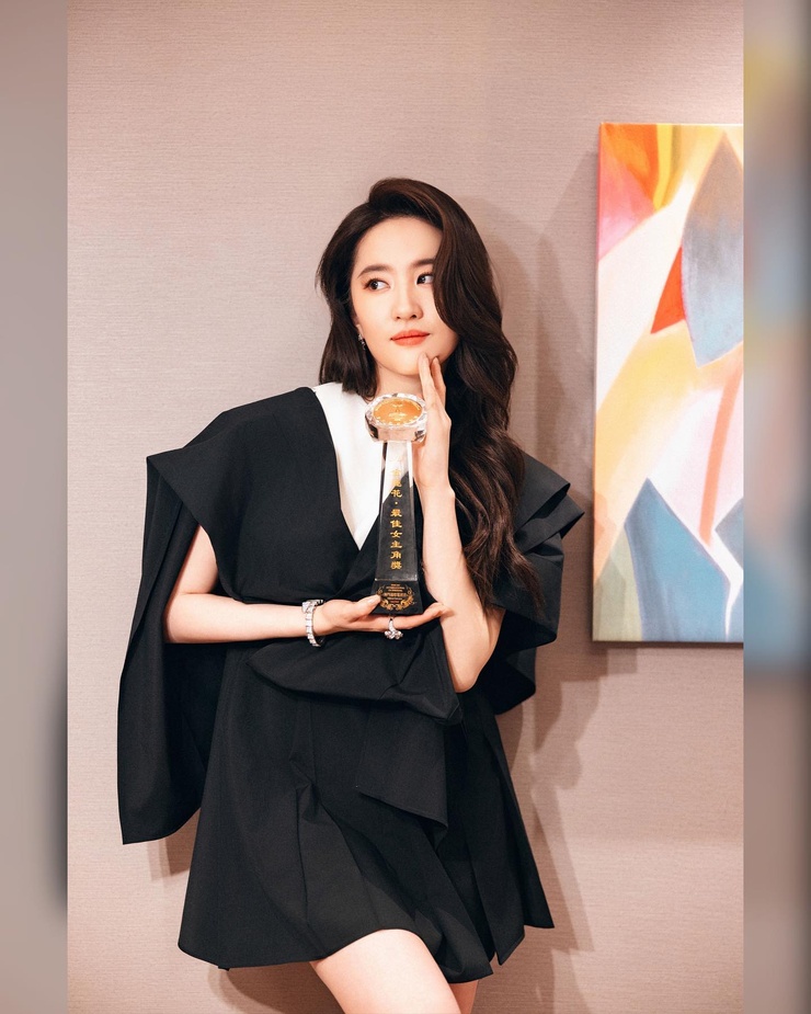 Yifei Liu