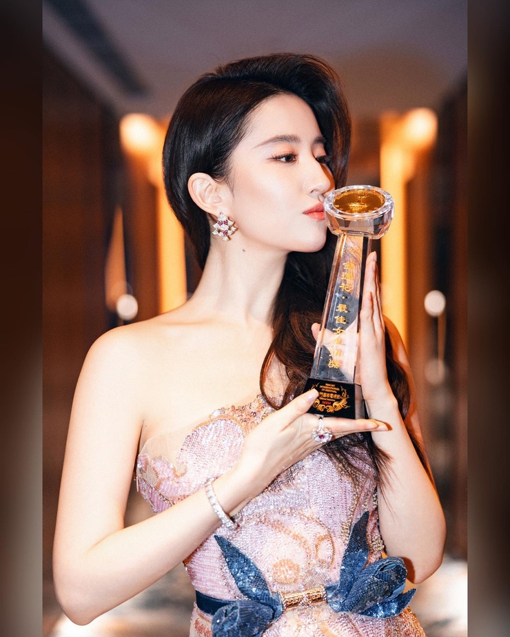 Yifei Liu Yifei Liu