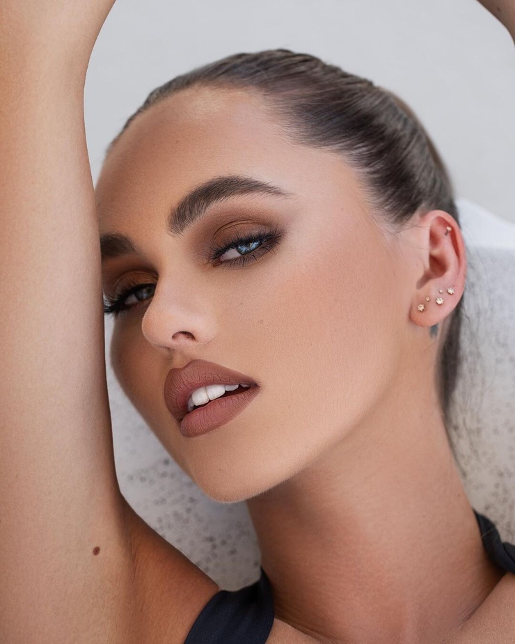 Lily Easton Lily Easton