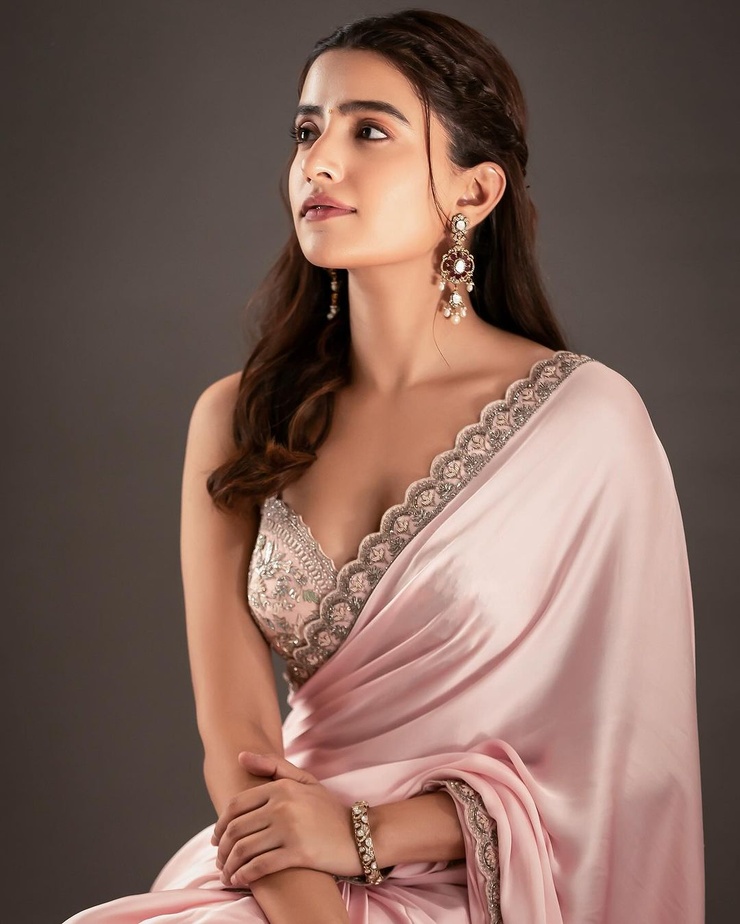 Rukshar Dhillon