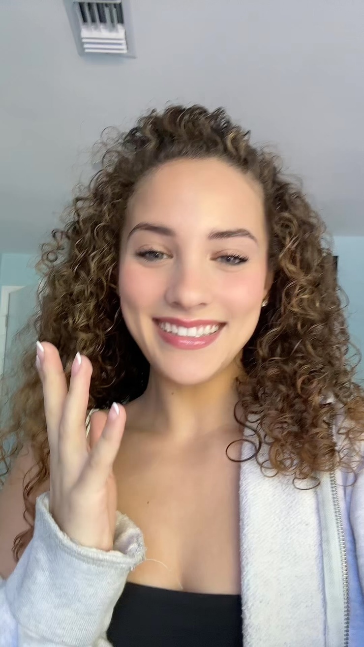 Sofie Dossi