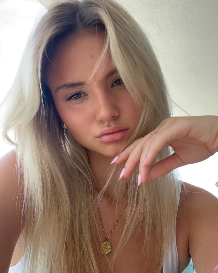 Chelsea Mayer