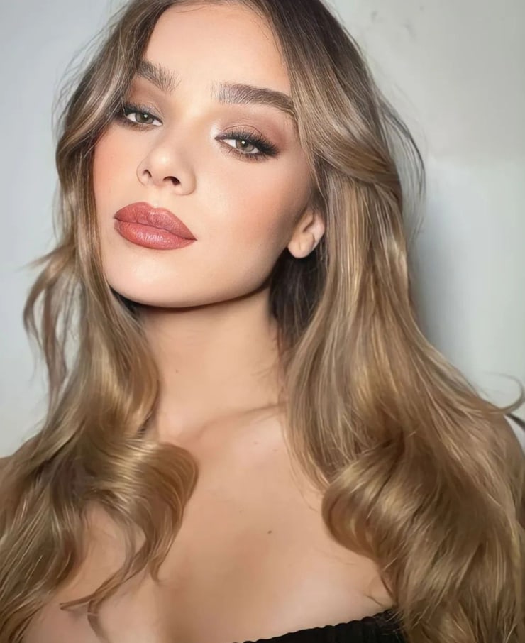 Hailee Steinfeld Hailee Steinfeld