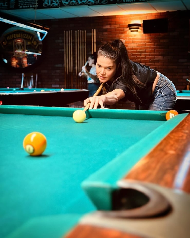 Marie Avgeropoulos Marie Avgeropoulos