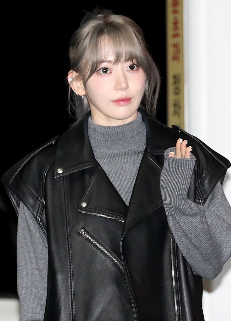 Sakura Miyawaki Sakura Miyawaki