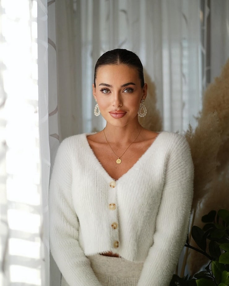 Izabela Ion Izabela Ion