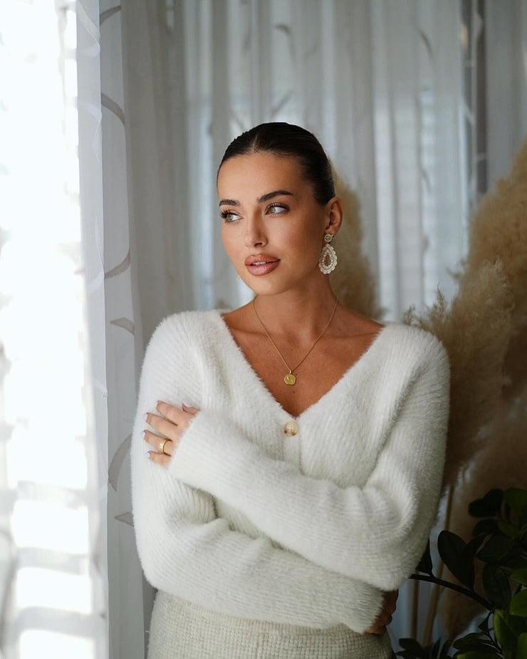 Izabela Ion Izabela Ion