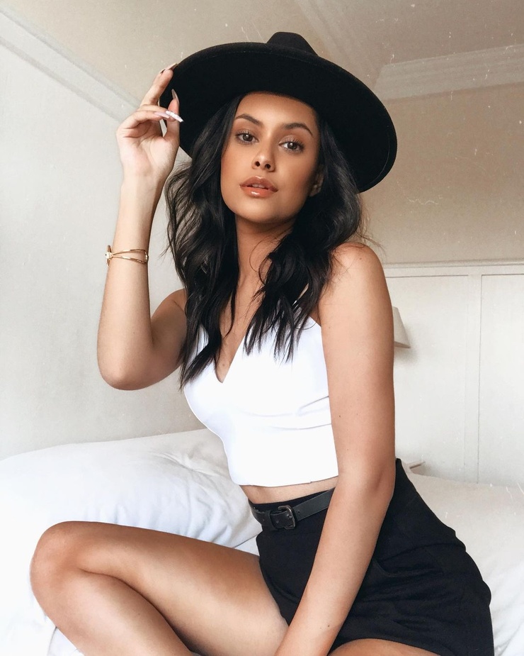Julia Marques I