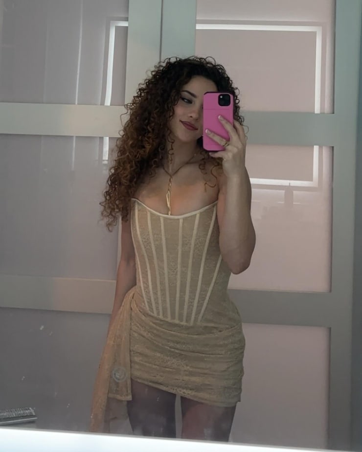 Sofie Dossi