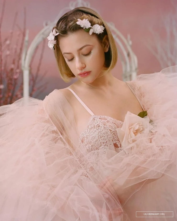 Lili Reinhart