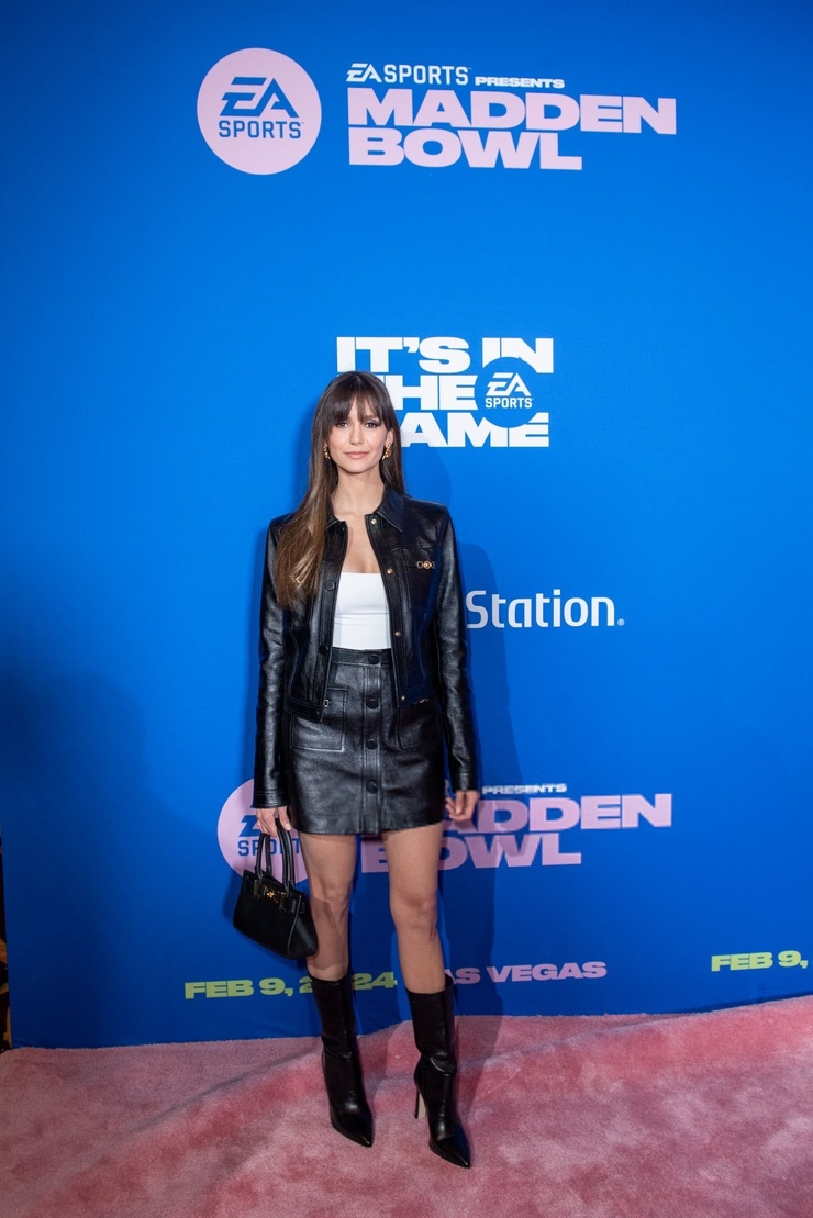 Nina Dobrev