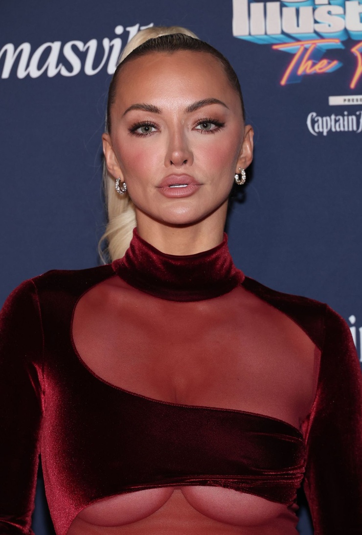 Picture of Lindsey Pelas