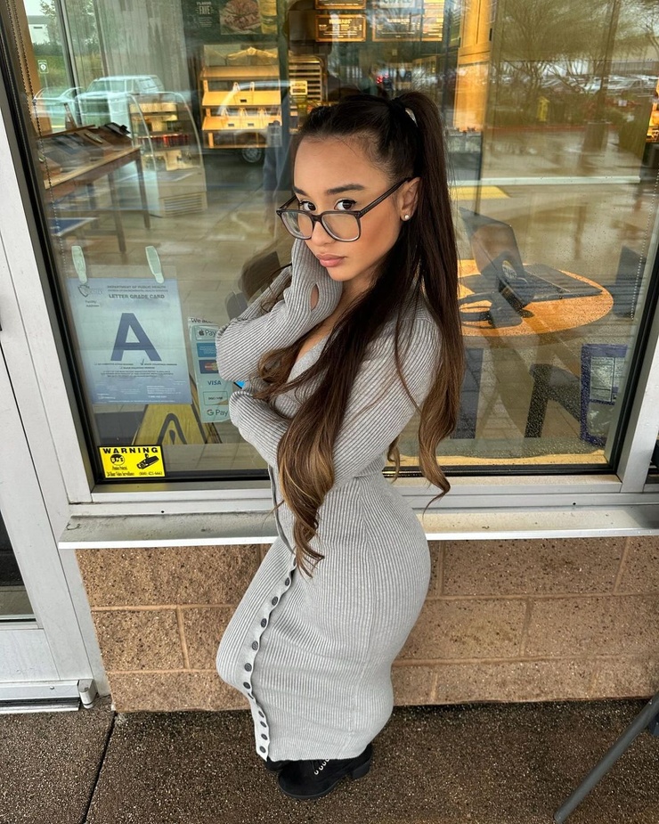 Picture of Alahna Ly(01)