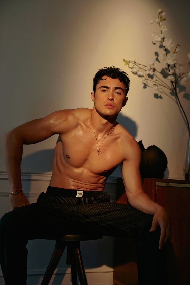Darren Barnet image