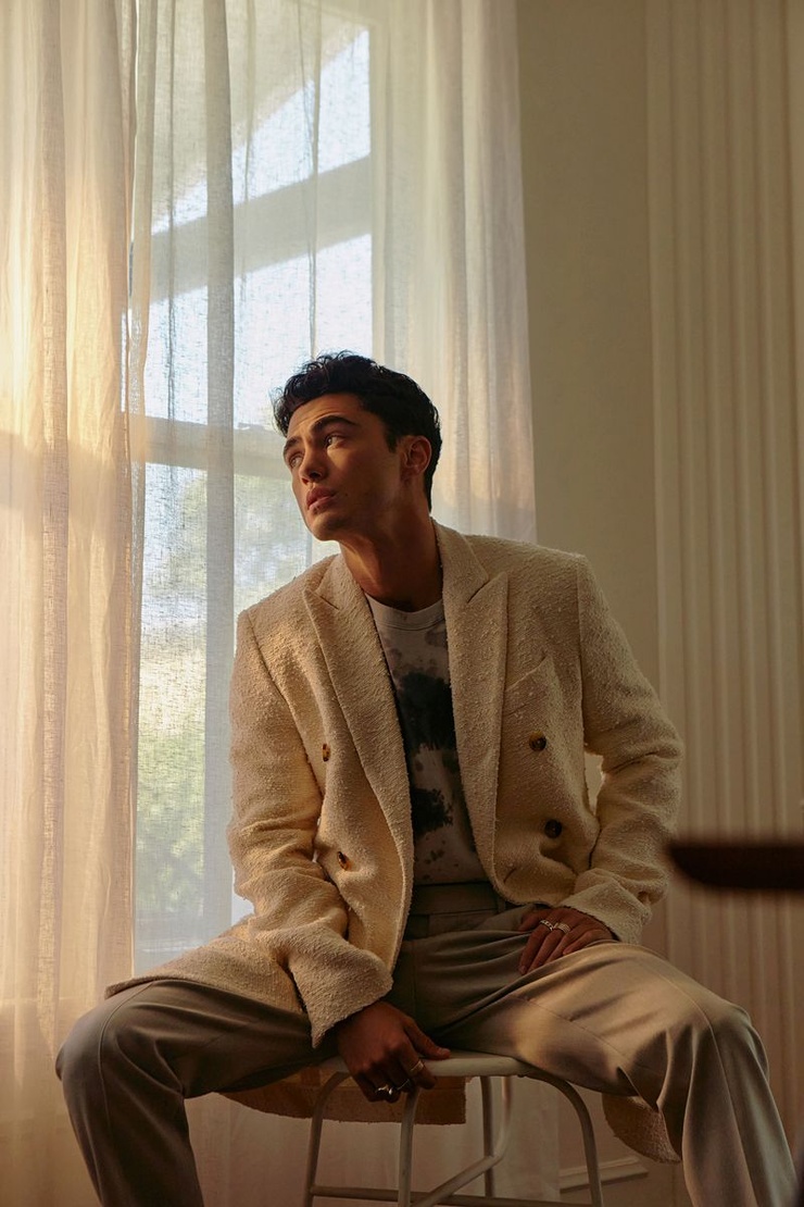 Darren Barnet