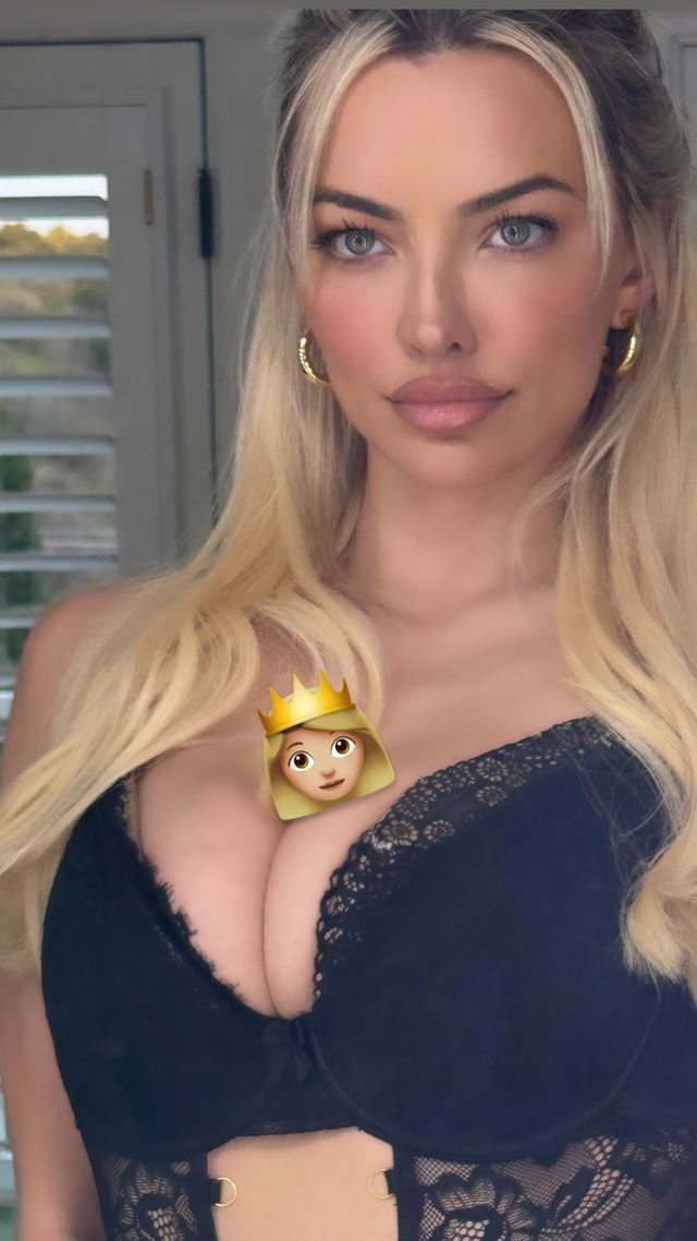 Lindsey Pelas Lindsey Pelas
