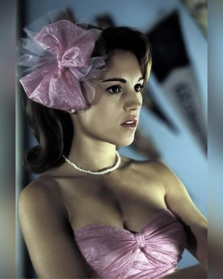 Amy Jo Johnson Amy Jo Johnson