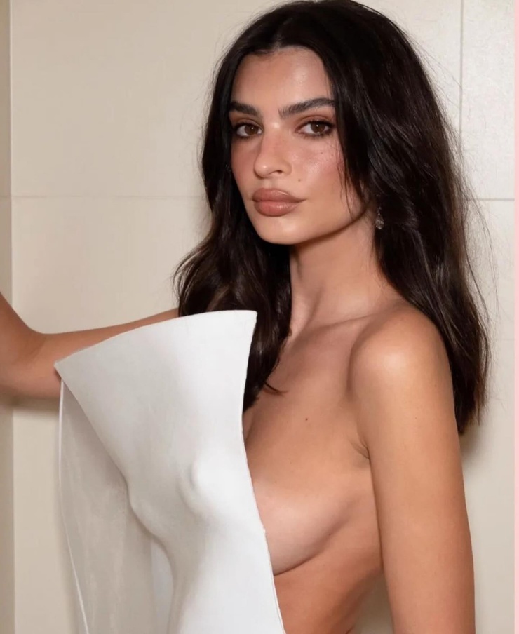 Emily Ratajkowski
