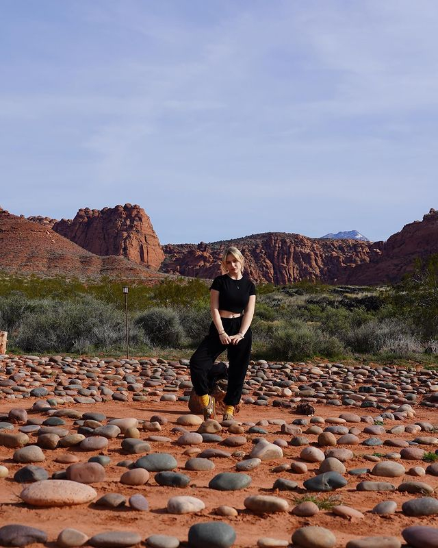 Alyvia Alyn Lind
