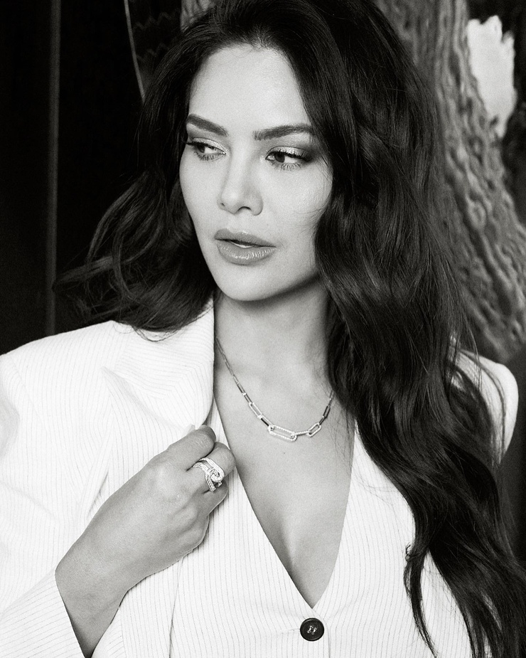 Esha Gupta