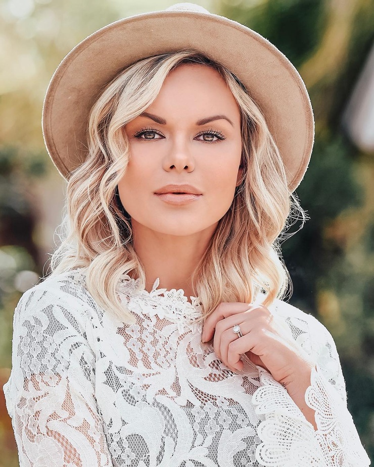 Anya Monzikova Anya Monzikova