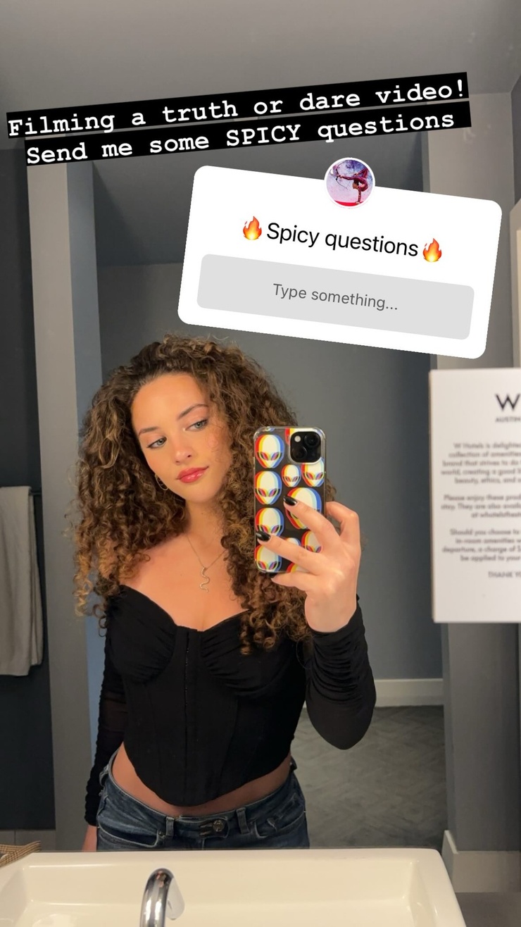 Sofie Dossi
