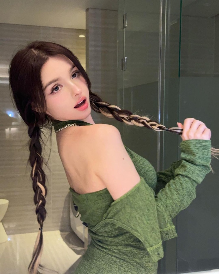 Elina Karimova Elina Karimova