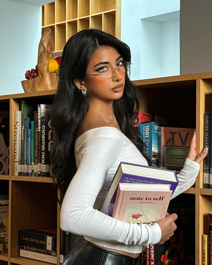 Iffat Marashi