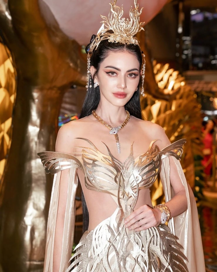 Davika Hoorne