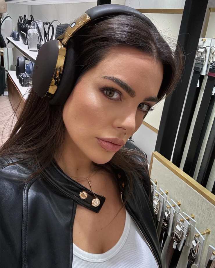 Nadine Mirada Nadine Mirada