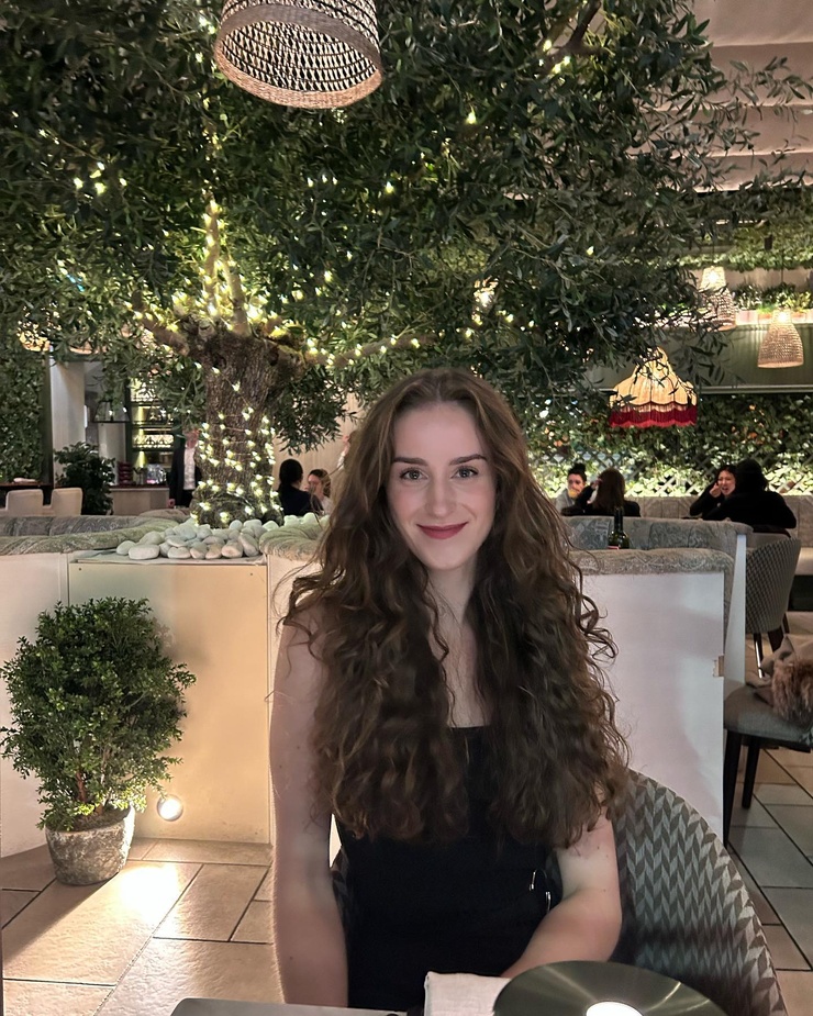 Thea Thompson