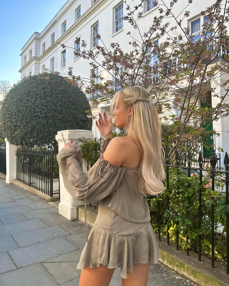 Thea Thompson