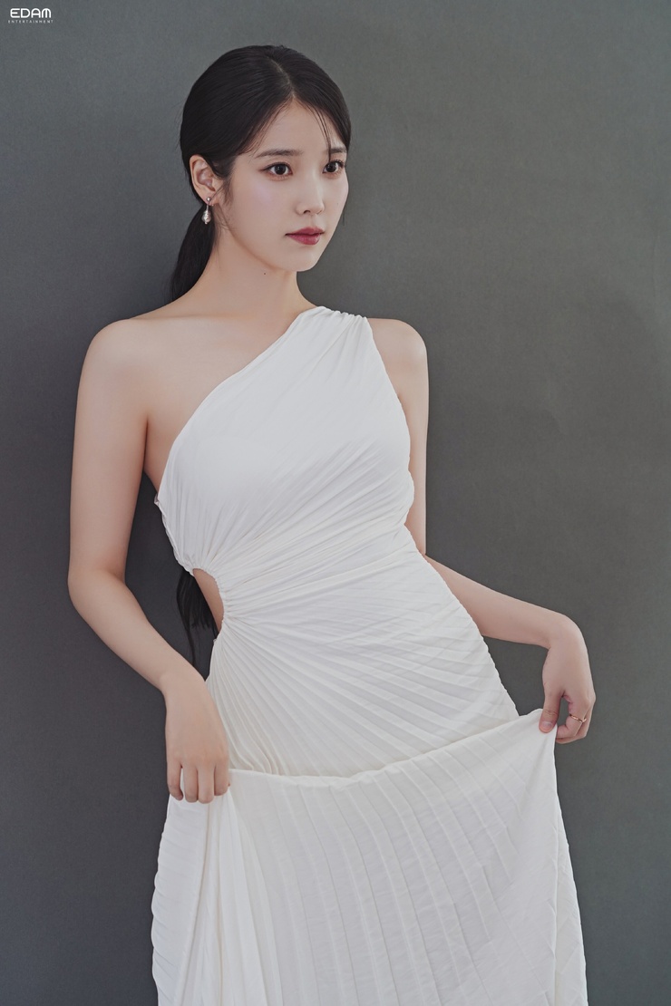 IU