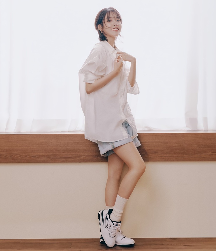 IU
