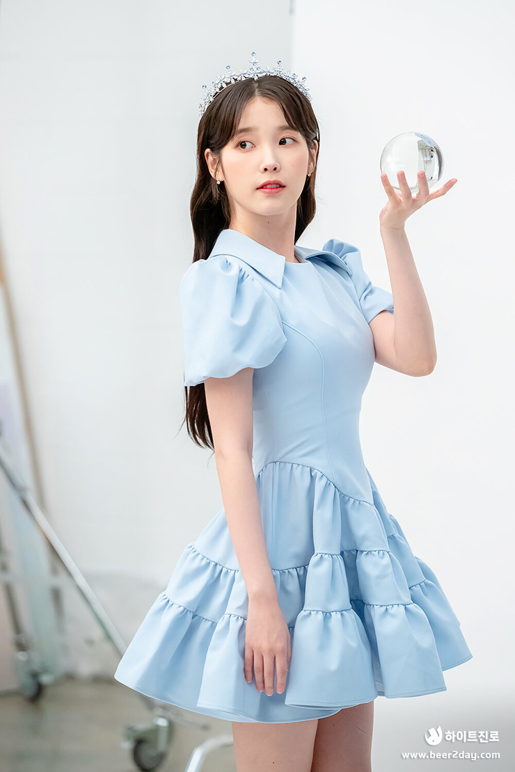 IU