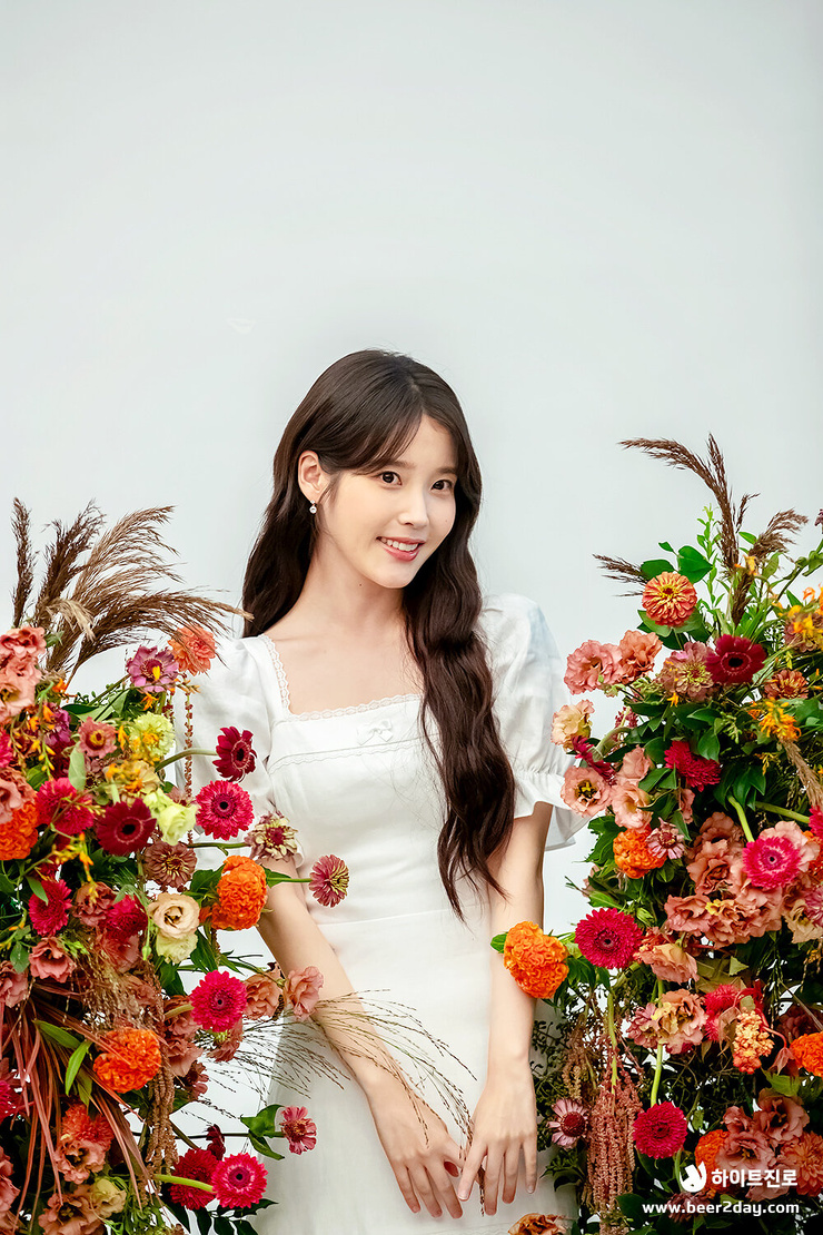 IU