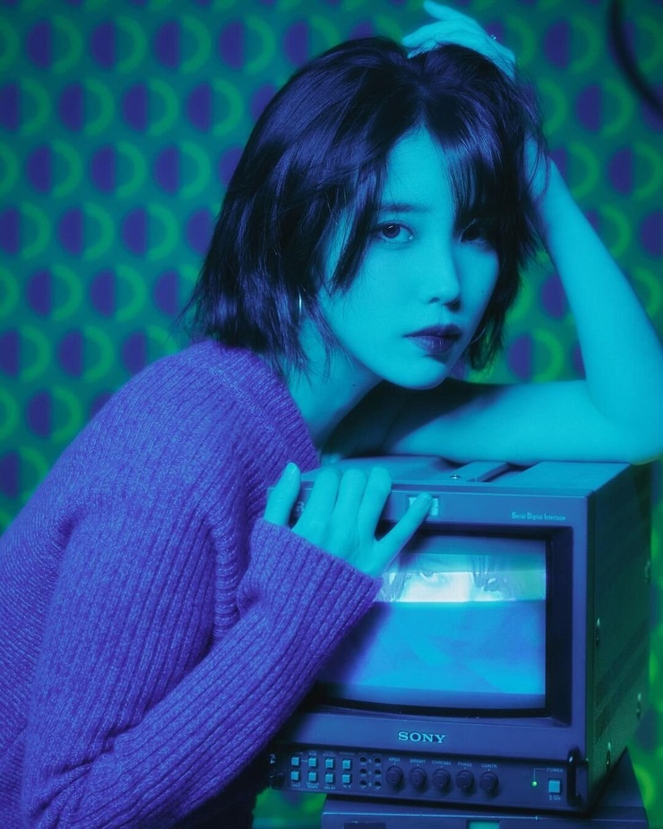 IU