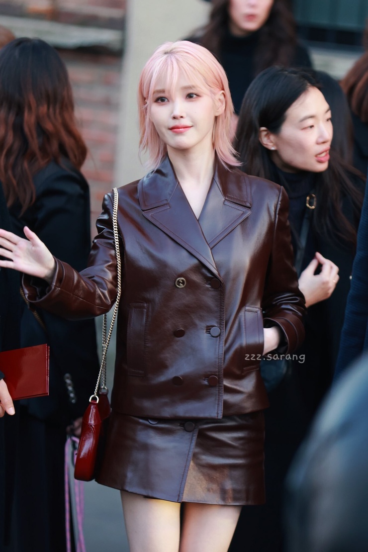 IU