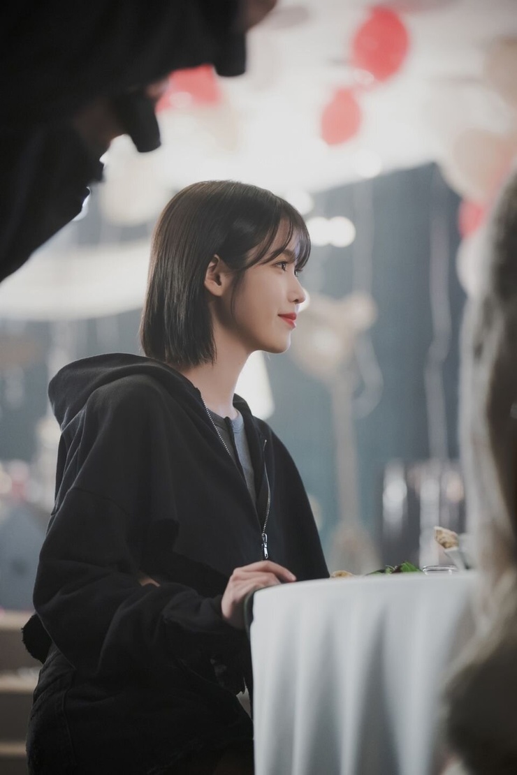 IU