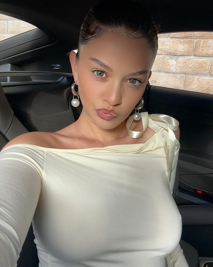 Sabrina Claudio Sabrina Claudio