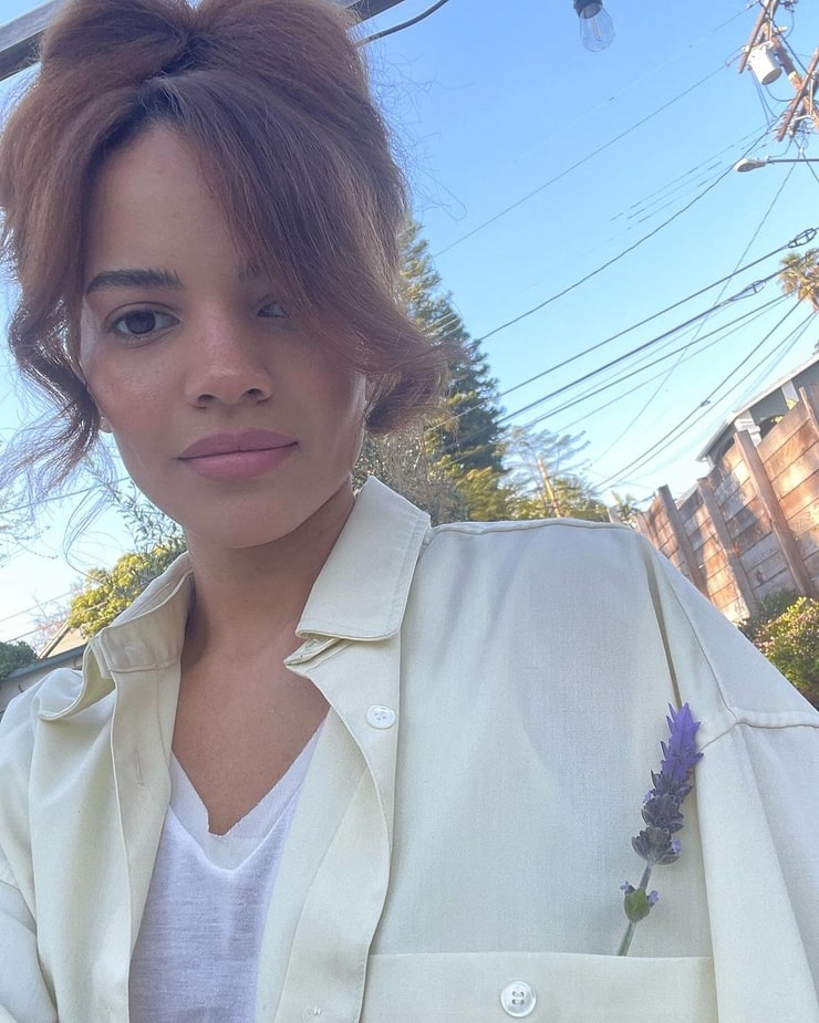 Leslie Grace