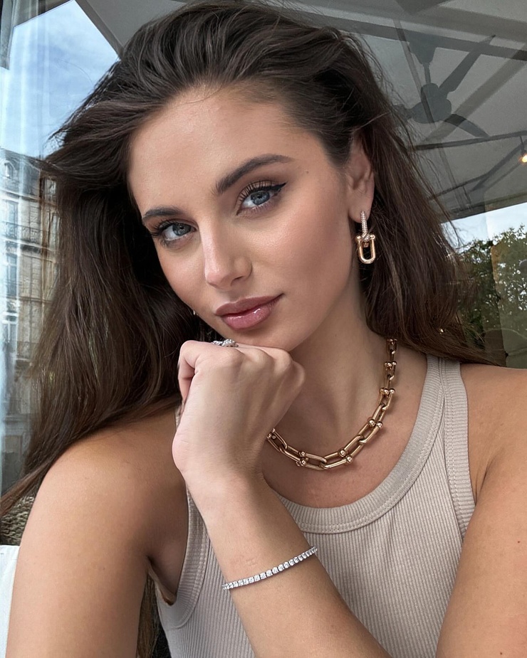 Carina Zavline Carina Zavline