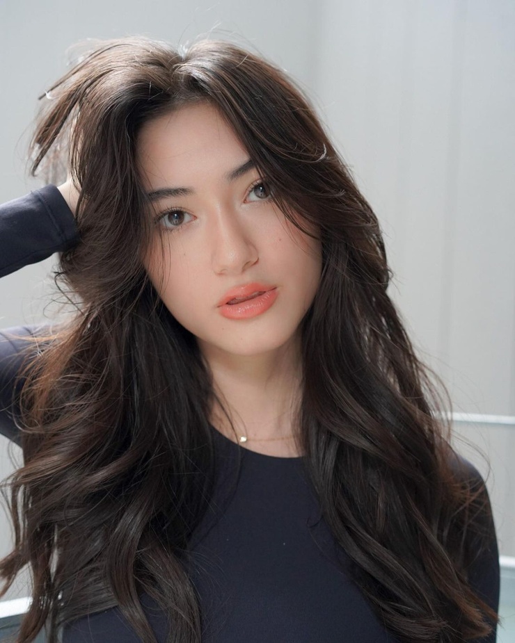 Anna Aya
