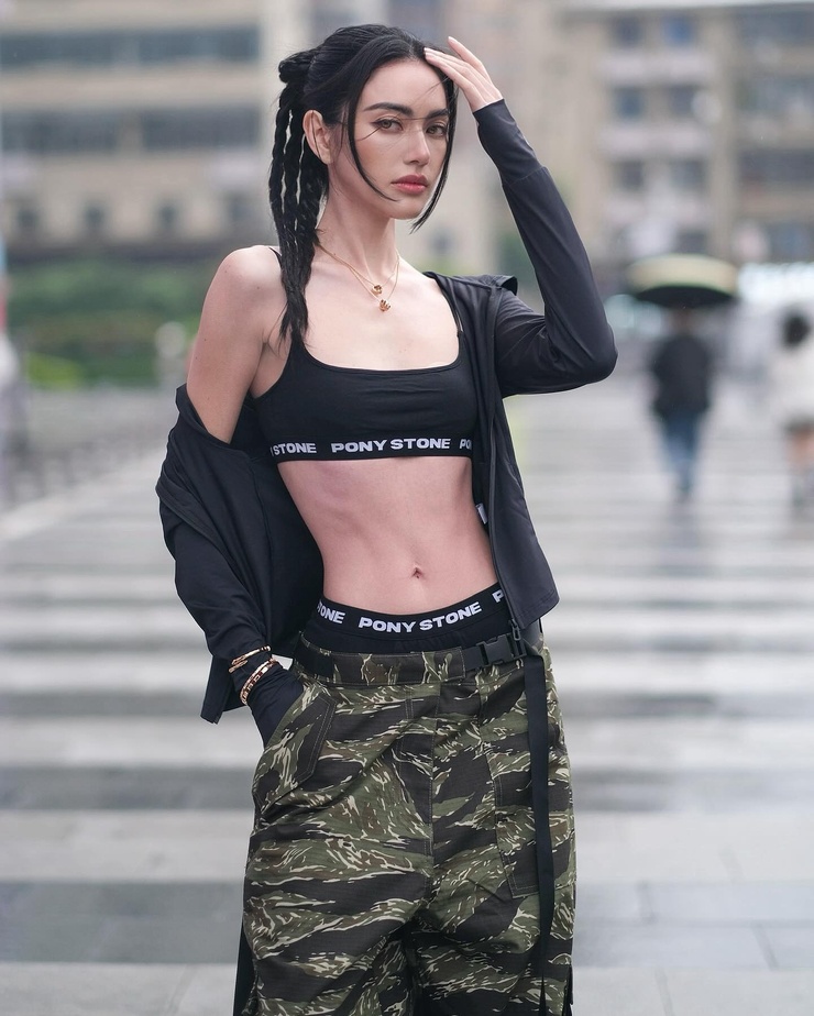 Davika Hoorne Davika Hoorne