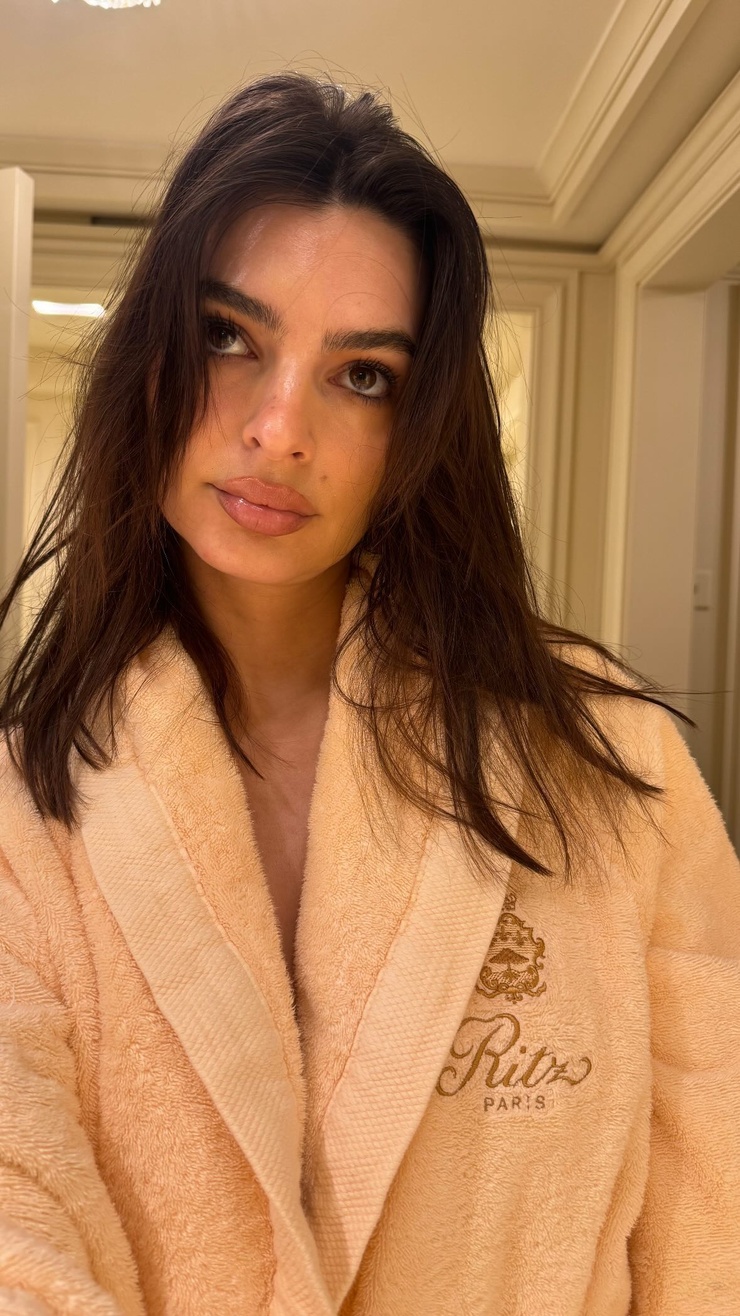 Emily Ratajkowski