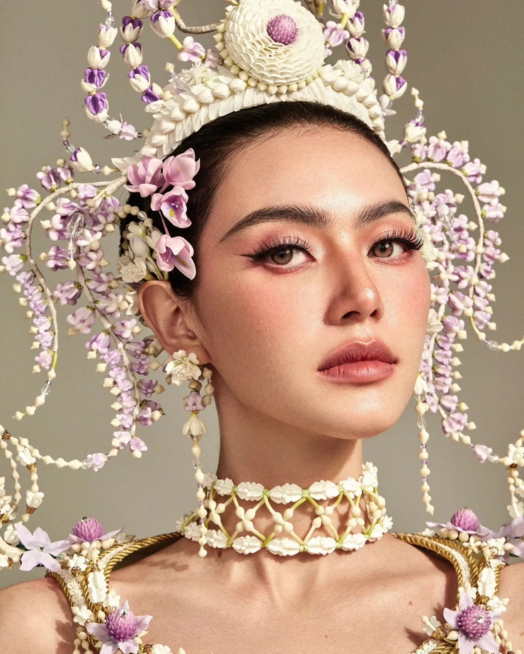 Davika Hoorne Davika Hoorne