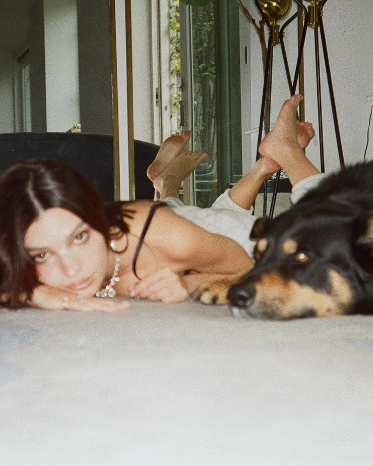Emily Ratajkowski