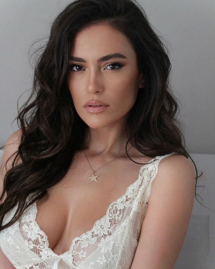 Eva Murati Eva Murati